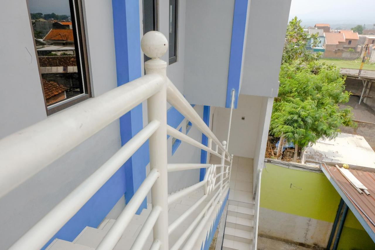 Spot On 2081 Sriwijaya Family Residence Lawang Exteriör bild